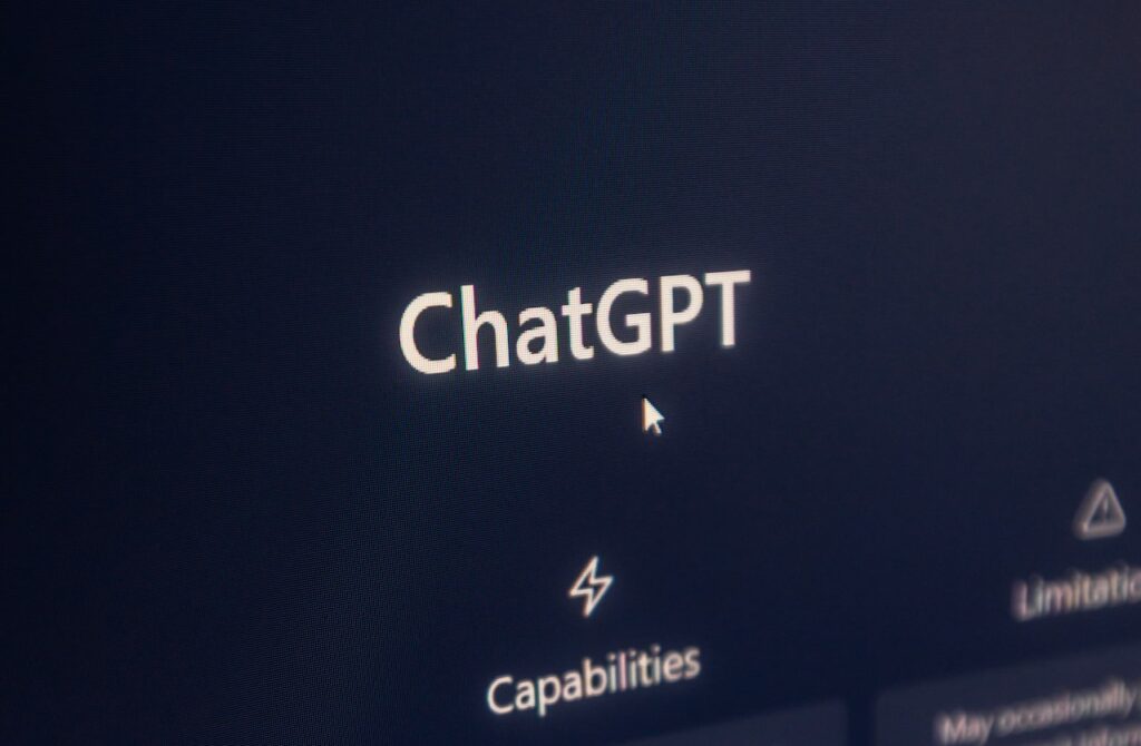 ChatGPT：目前功能最强大的 AI 对话机器人