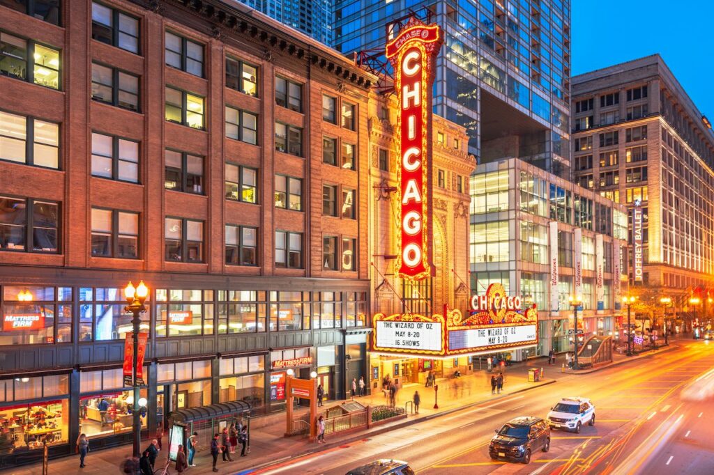 https://depositphotos.com/editorial/chicago-illinois-may-2018-landmark-chicago-theatre-state-street-twilight-553672772.html